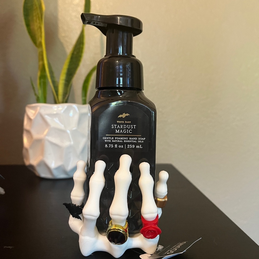 Bath & Body Works Spooky Skeleton Foaming Hand Soap Holder - Glows in the dark!